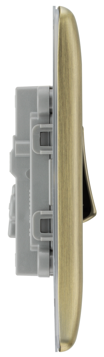 Interruptor De Pared De Latón Dorado BG Nexus Metal NAB13 - Acabado Mate Lujoso Para Tu Hogar