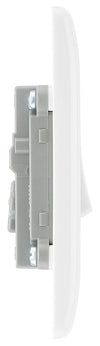 BG 813 Moulded Round Edge | White | 1 Gang 10AX Intermediate Plate Switch