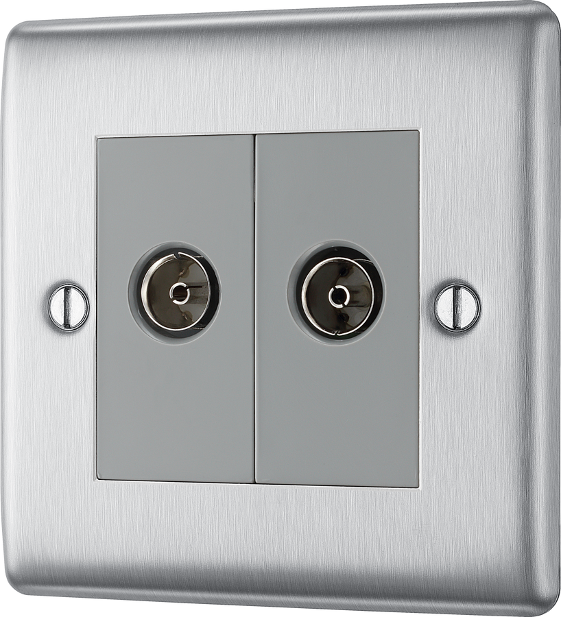 NBS66 Front - This TV/FM diplex socket from British General has 2 connection points and separates the TV and FM band signals from systems where both signals are combined on a single aerial down-lead.