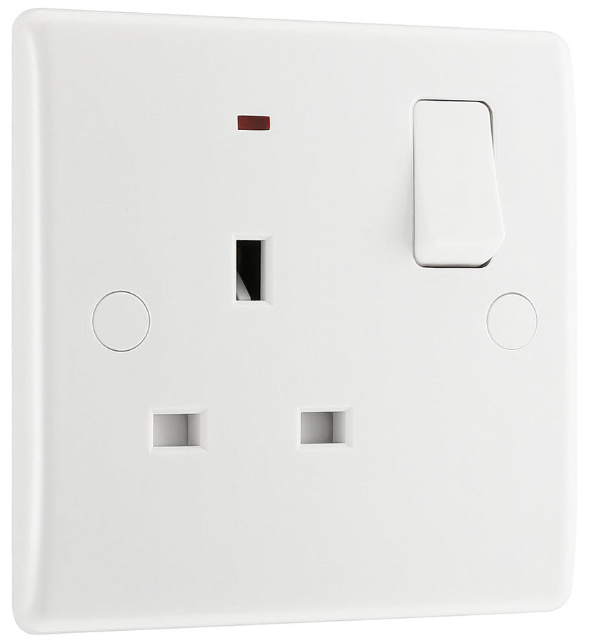BG 825 Moulded Round Edge | White | 1 Gang 13A 1 Pole Neon Switched Socket